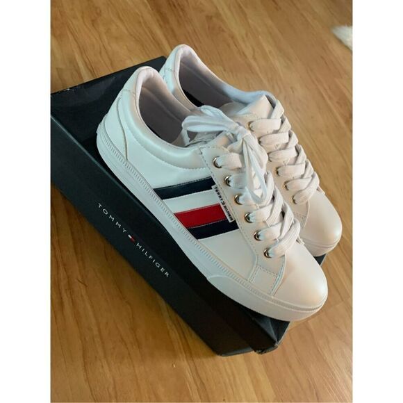 Tommy Hilfinger  white sneakers size 6.5 new - Picture 1 of 6